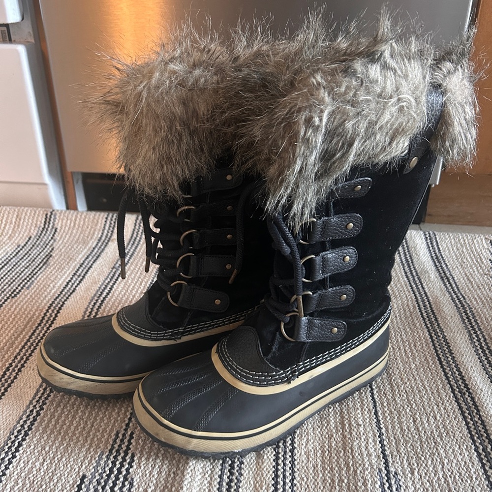 Sorel Black Boots with Faux Fur Trim